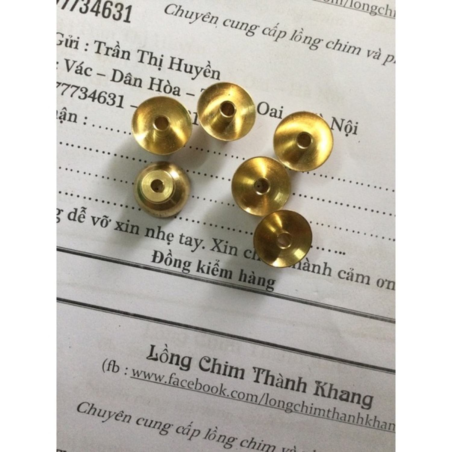 Chén hứng dầu chống kiến