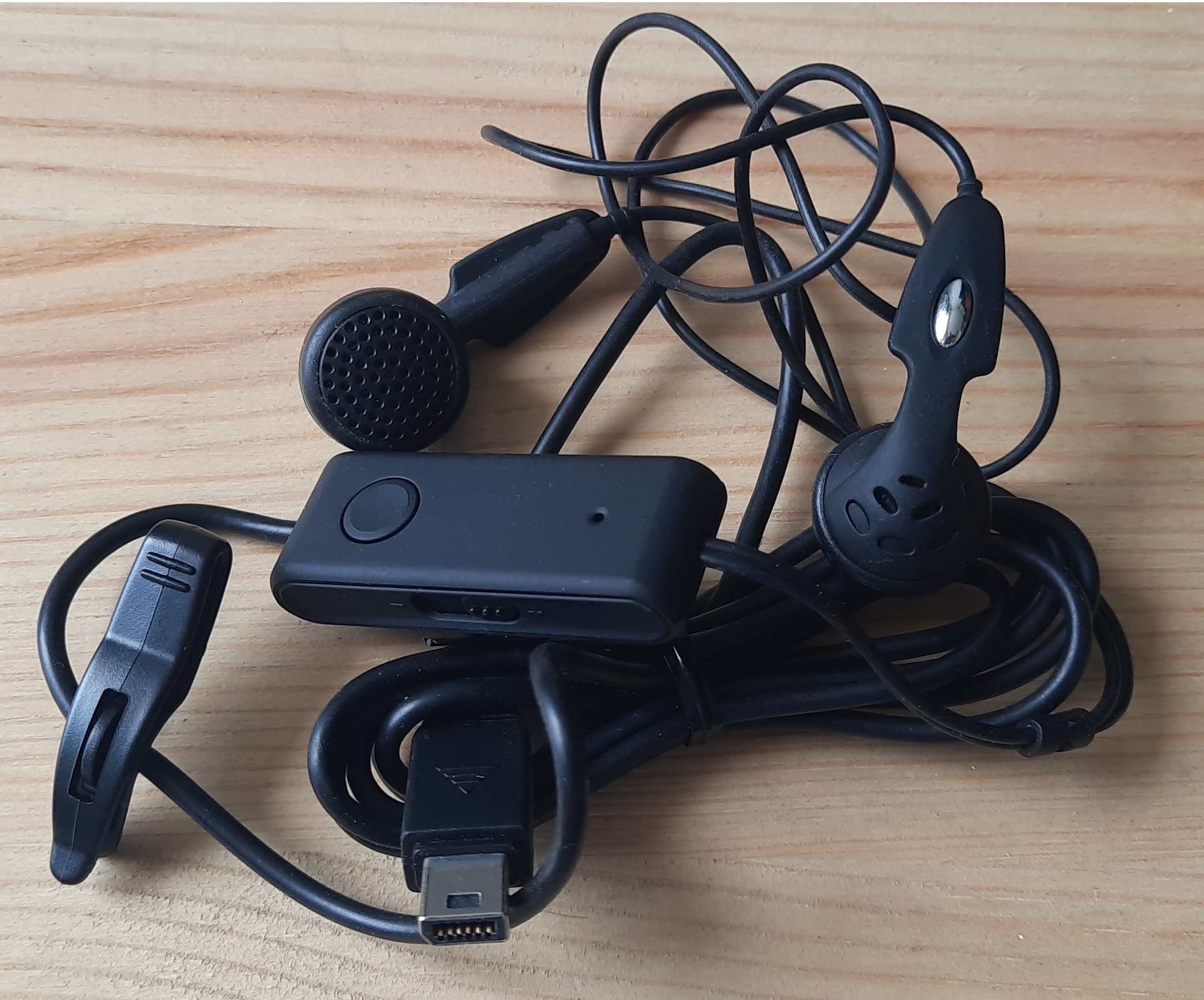 Tai nghe Mini USB giắc hình thang vuông cho điện thoại HTC
