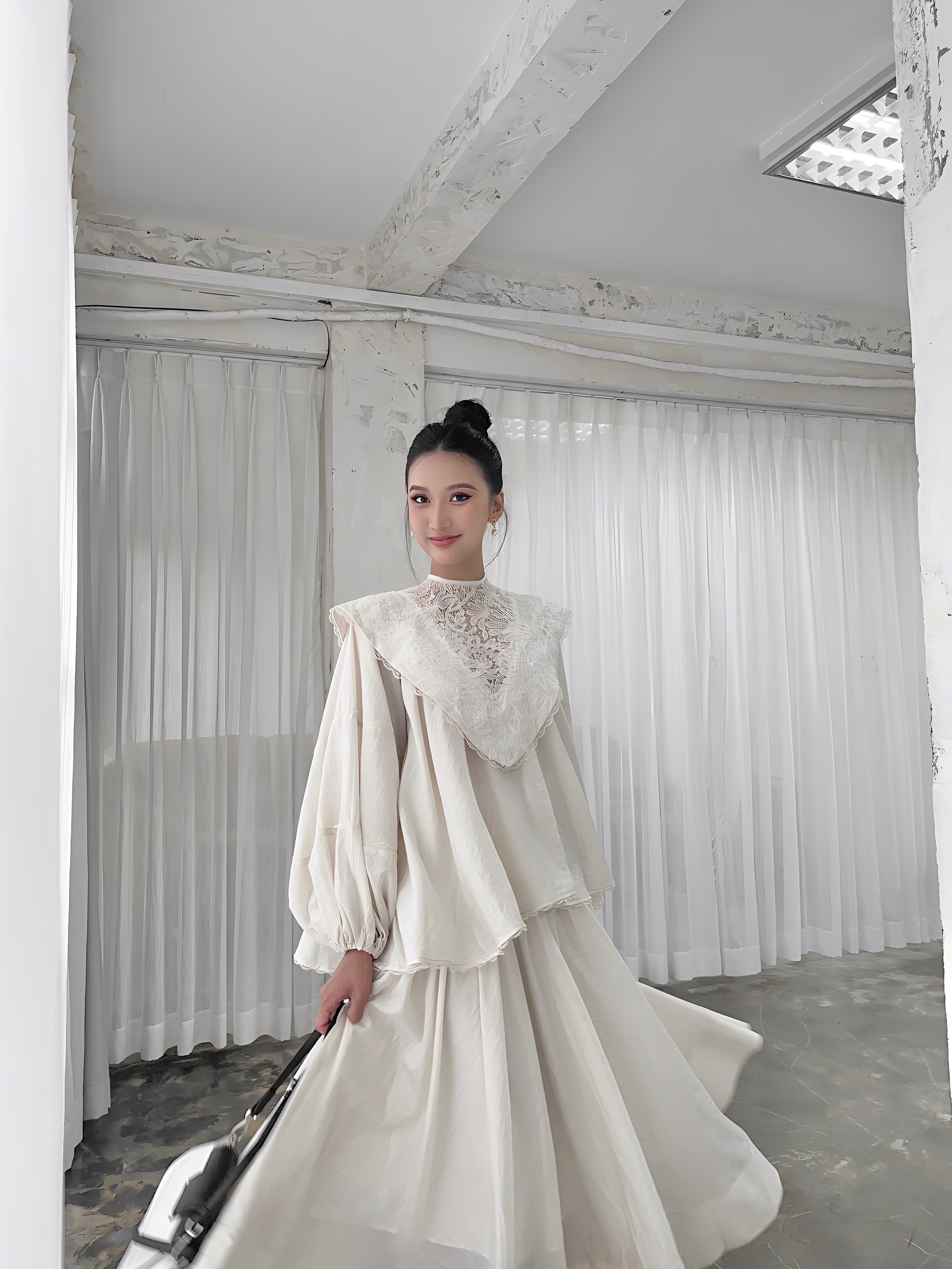 ONONMADE Set Bộ Hai Món Che Khuyết Điểm Áo Kiểu Tay Dài , Chân Váy Dài Victoria Set ( Có bán lẻ )