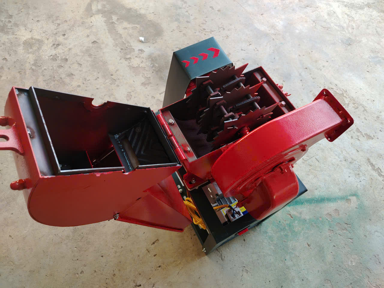 Máy Nghiền Bột Ngô,Lúa Bằng 16 Búa Gắn Mô Tơ 3KW(4HP) Lõi Đồng
