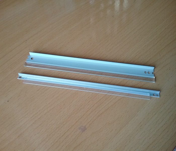 Bộ 2 gạt cho hộp zin 35a, 85a, Hp 1102, 1102w, 1132, 1212, m1212nf, p1102, p1005, p1006: gạt mực lớn + gạt từ nhỏ. Là cặp thanh gạt cho hộp mực máy in zin chính hãng