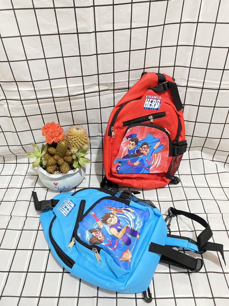 Túi đeo chéo kèm balo Hero Vinamilk cho bé - ngẫu nhiên