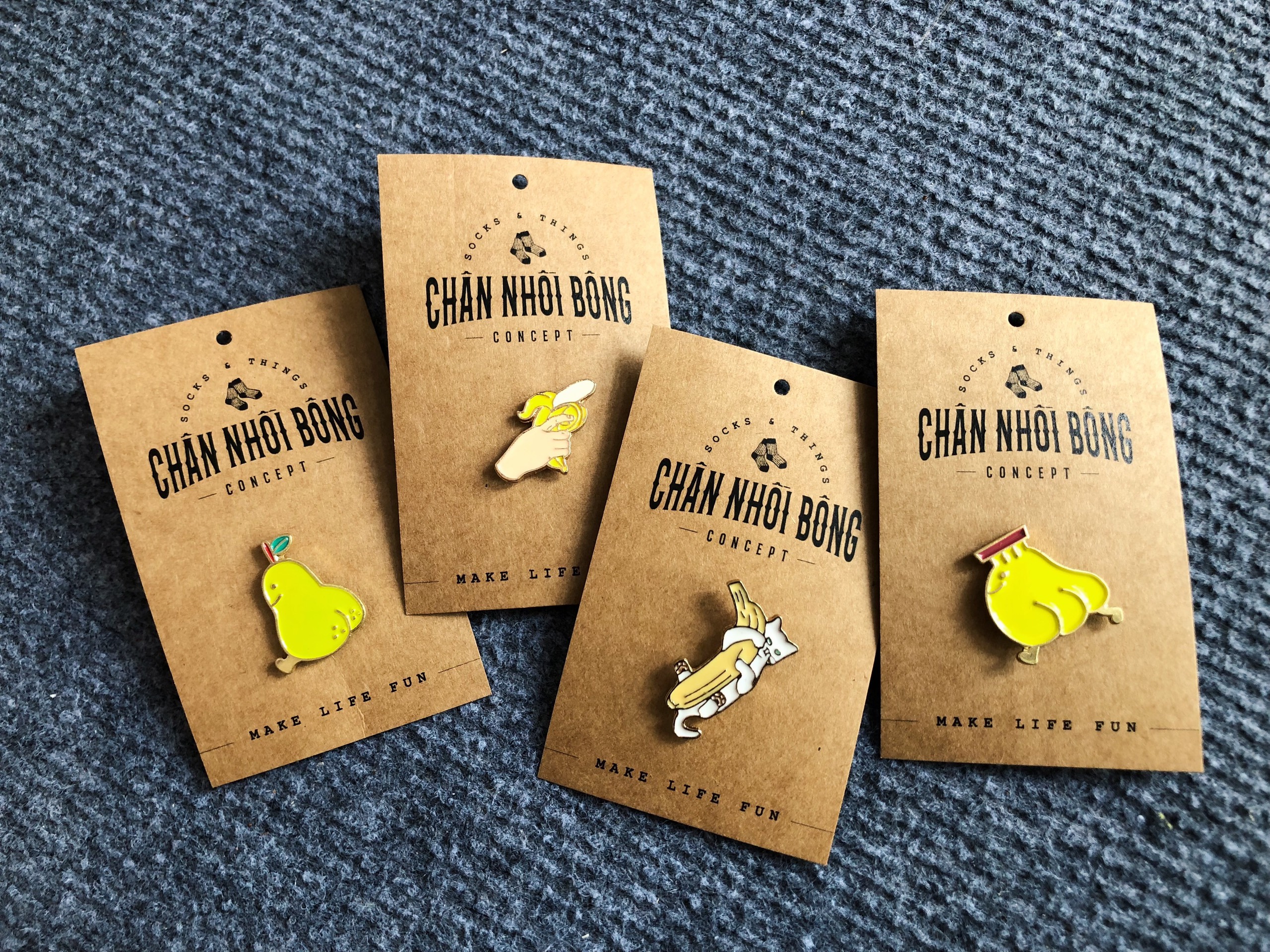 Pin cài áo, cài balo - Hình trái chuối vui nhộn