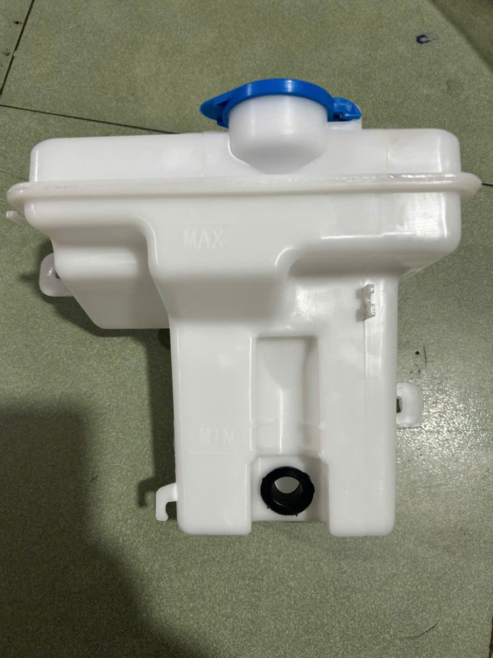 Bình xịt rửa kính/bình xịt rửa kiếng xe tải hyundai porter II / 2 , H100 mới, H150,hàng loại tốt,chất lượng,giá 1 cái.