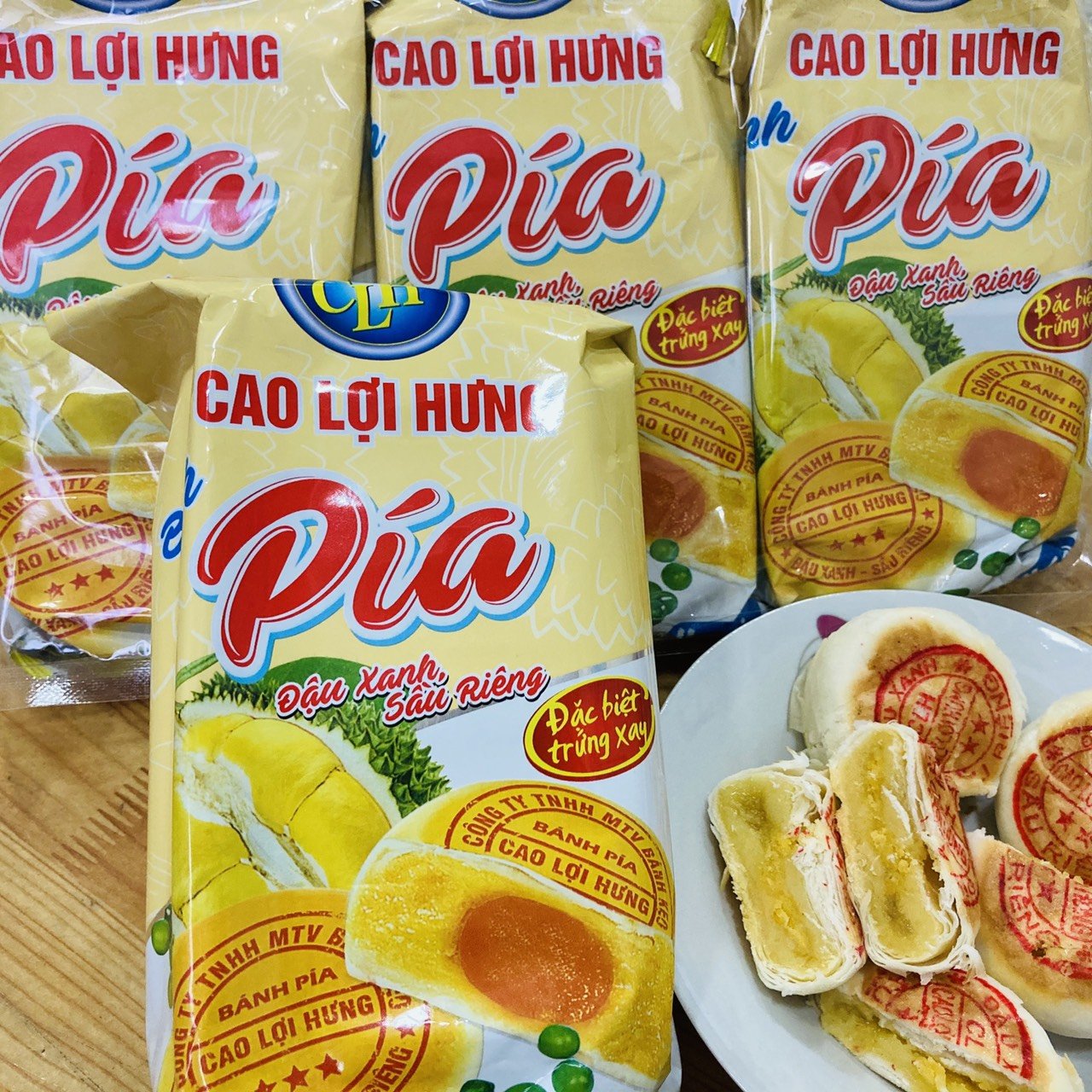 Lốc Bánh Pía Đậu Xanh Sầu Riêng Trứng Muối Xay ( gồm 3 hộp - 12 bánh ) date mới liên tục