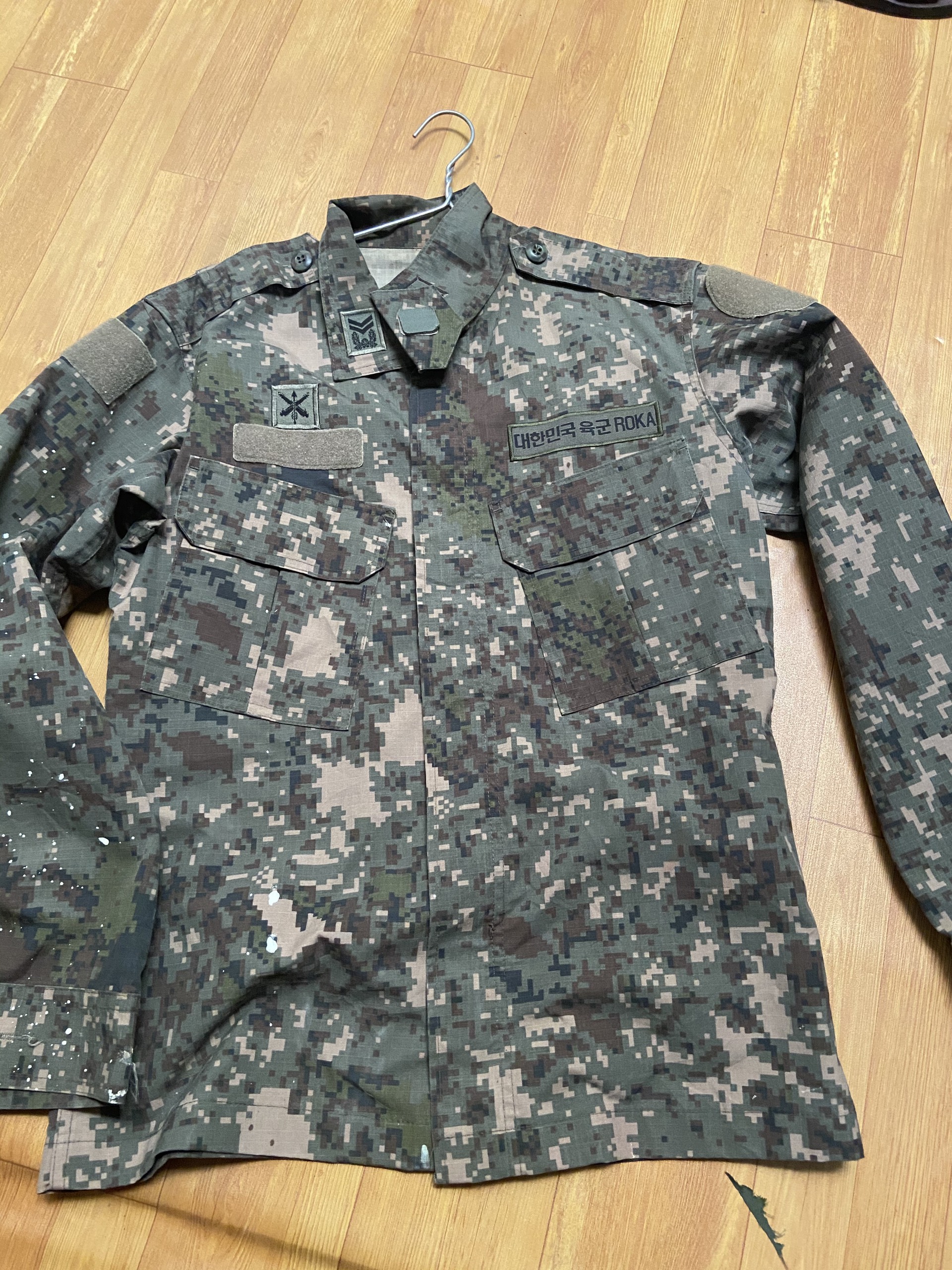 ÁO LÍNH SA MẠC HÀN QUỐC BỊ LỖI ÁO SỜN RÁCH SALE RẺ (TẶNG KÈM 1 ÁO LÍNH RẰN RI DÂY KÉO ĐỒNG)