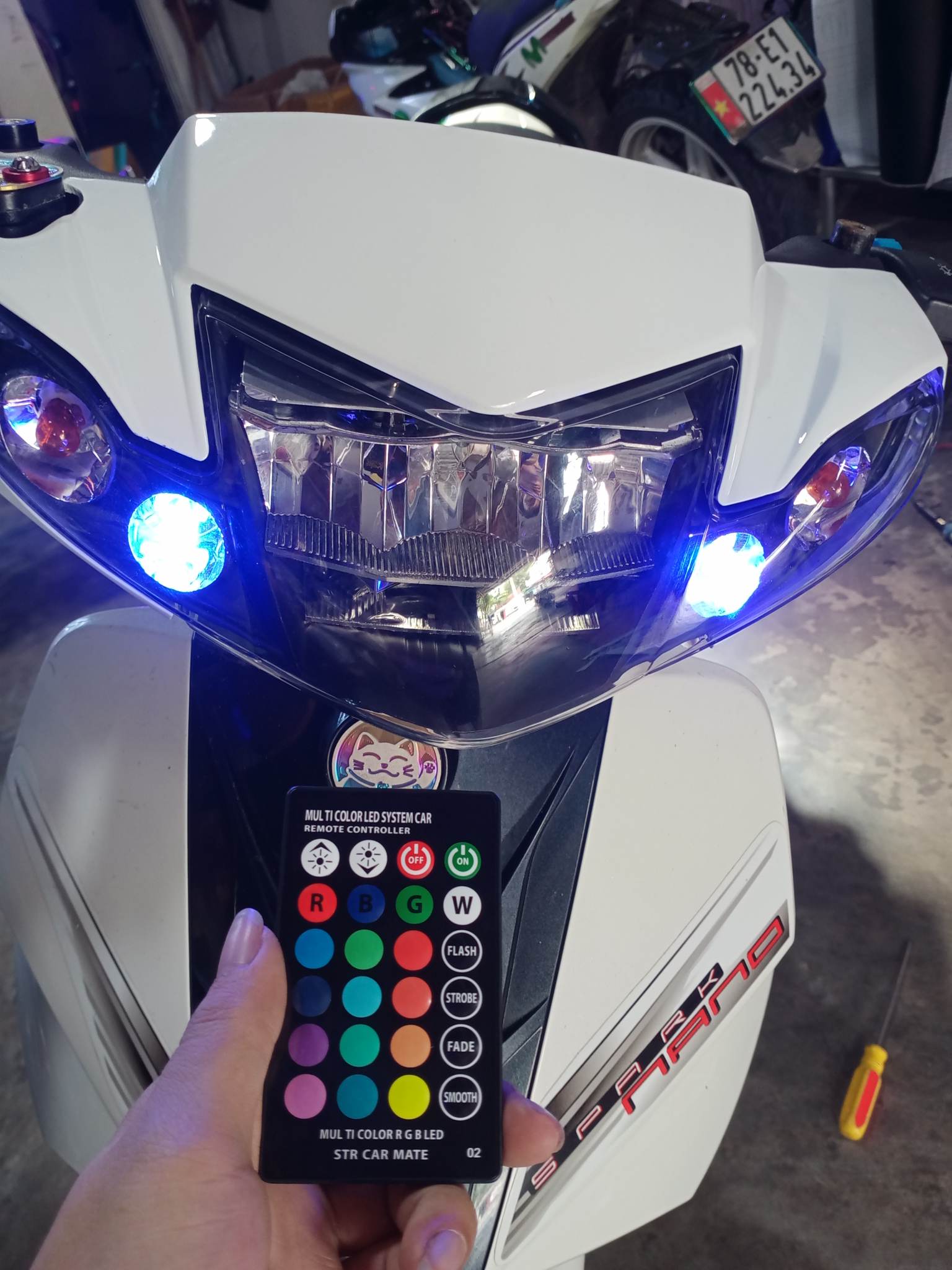 Đầu đèn 2 tầng helo lắp Sirius 50-110cc kèm demi remot
