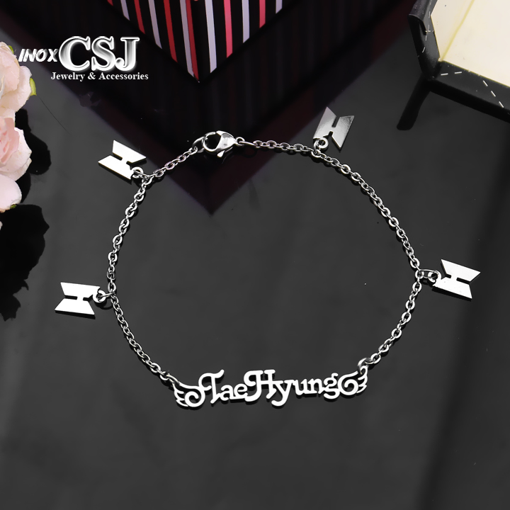Lắc Tay Nữ Khắc Chữ Tae Hyung, Thành Viên Nhóm Nhạc BTS Hàn Quốc, Chất Liệu Inox Không Rỉ, Không Đen, Màu Bạc