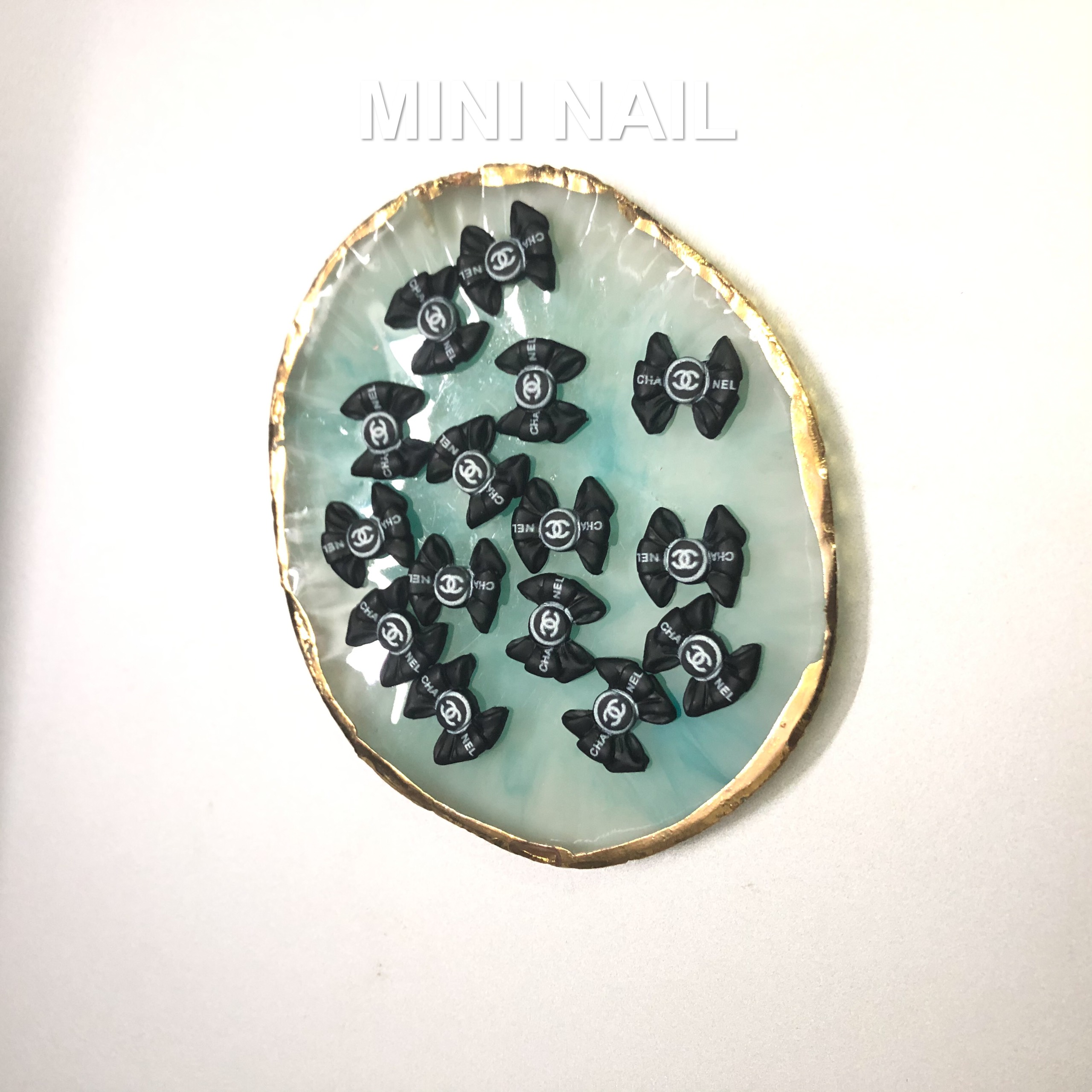 Charm nơ thương hiệu chanel gắn móng tay