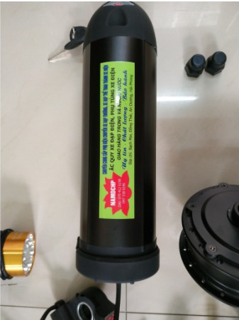 Pin bình nước kèm sạc pin, pin xe đạp điện 36v15Ah có khóa dễ dàng lắp lên xe hoặc tháo ra bằng chìa khóa