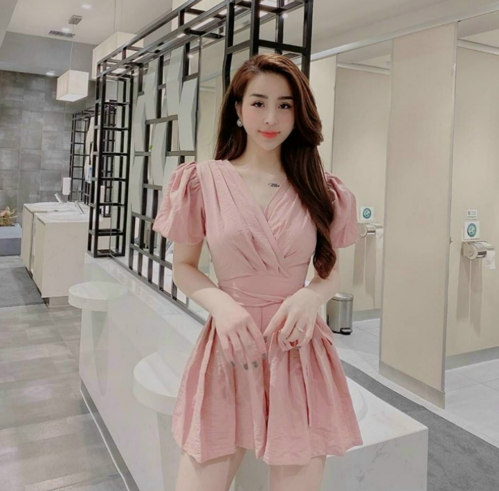 Jum đùi tay búp cổ đắp chéo cột nơ