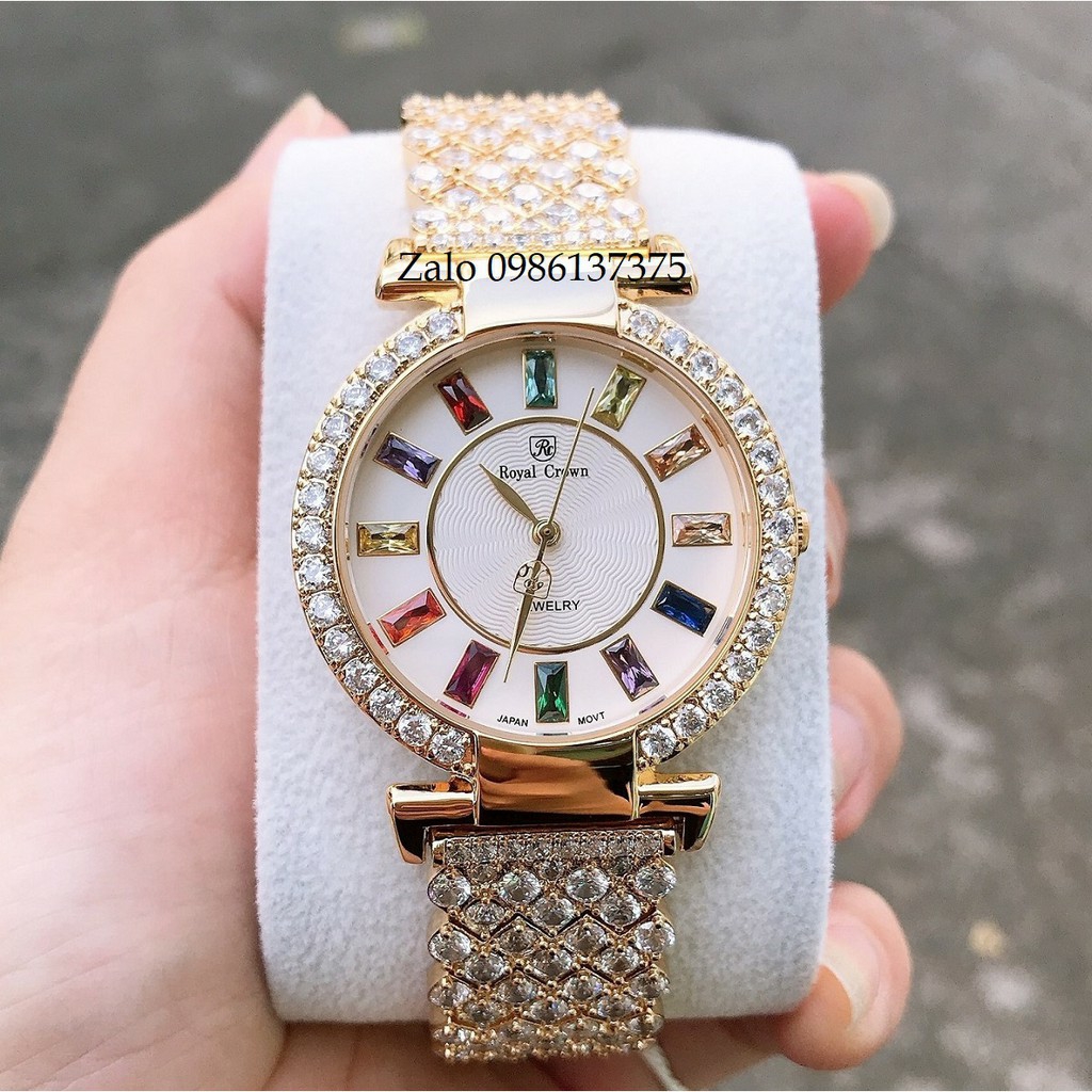 Đồng hồ thời trang nữ Royal đính đá giá like Au, đẹp không thua kém gì các nàng hậu Versus