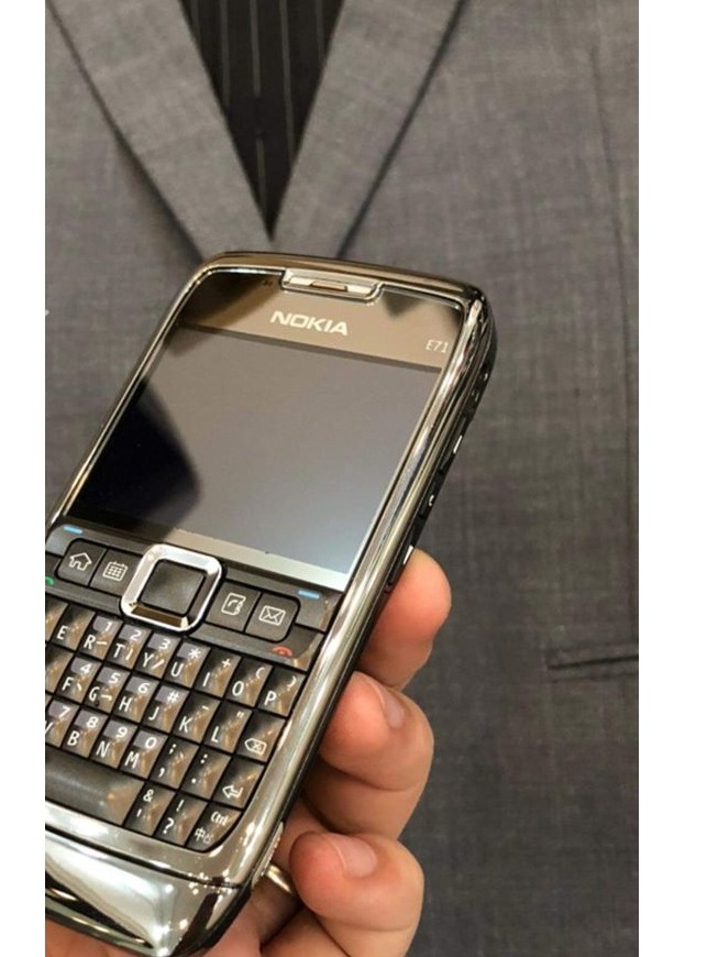 Nokia e71 đủ màu / main zin đủ phụ kiện.