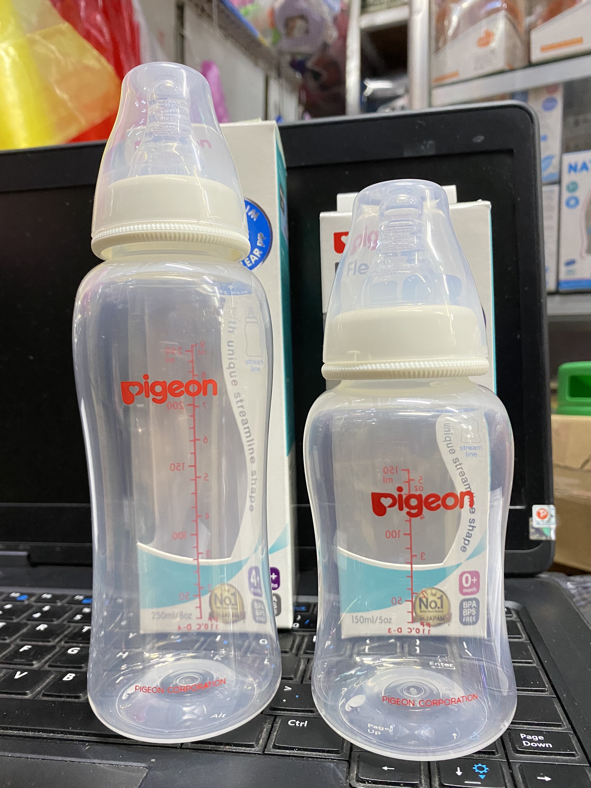 Bình sữa Pigeon Streamline 250ml / 150ml
