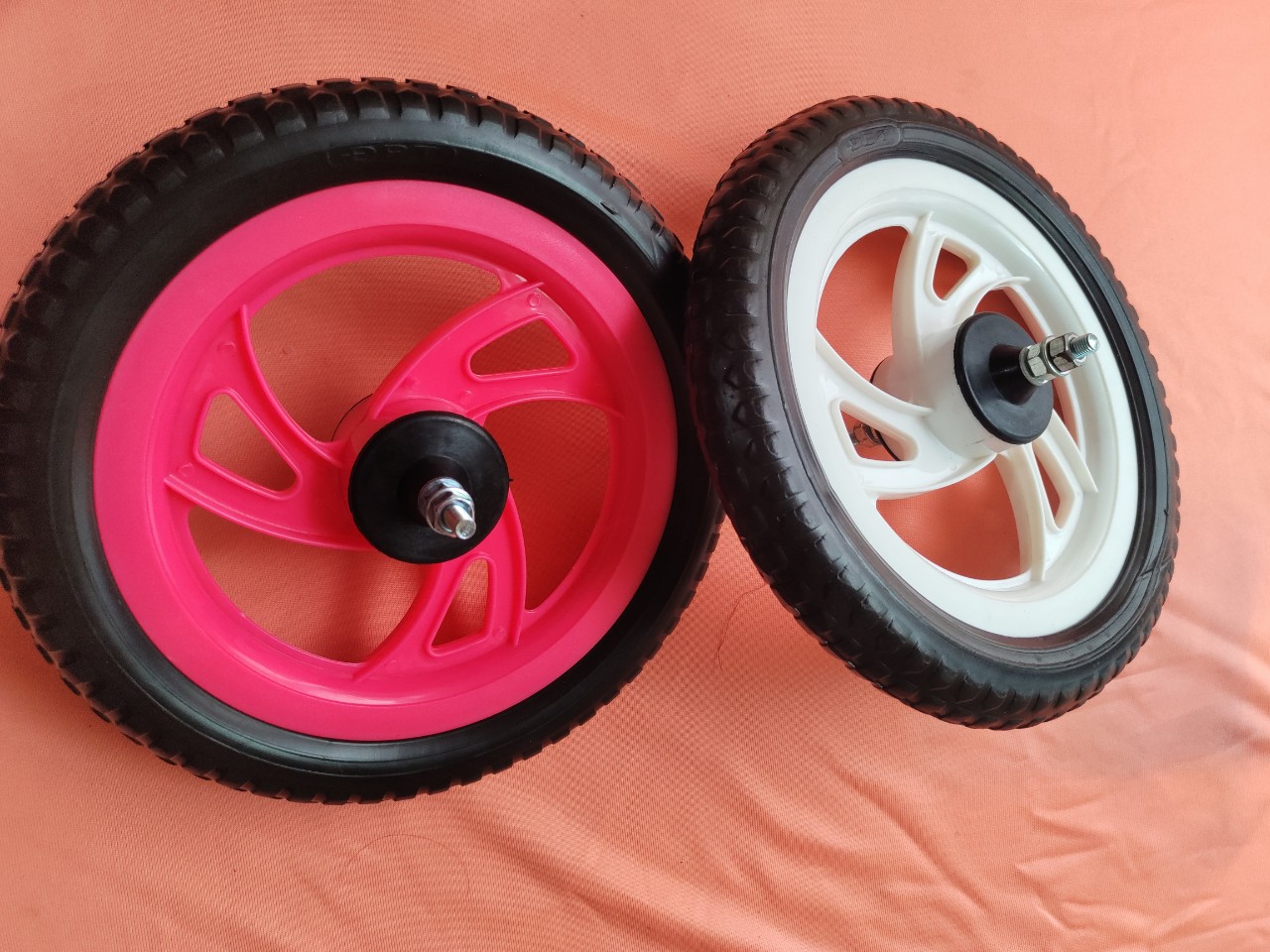  Bánh xe đạp thay thế cho xe đạp trẻ em đường kính 28cm  12 inch  loại bánh đúc đặc ruột trước   sau màu hồng   trắng 