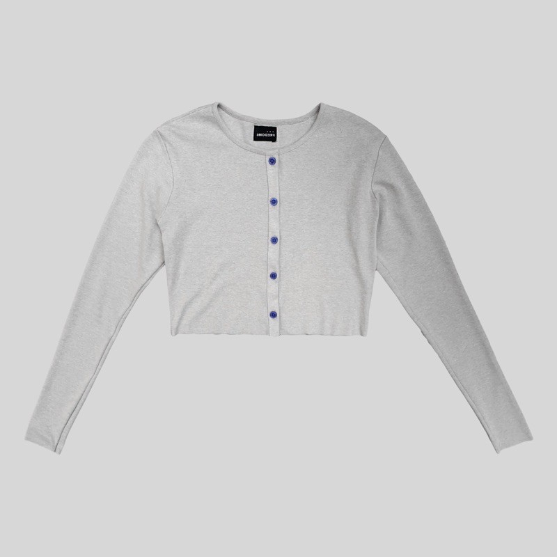 Áo cardigan xám cúc xanh