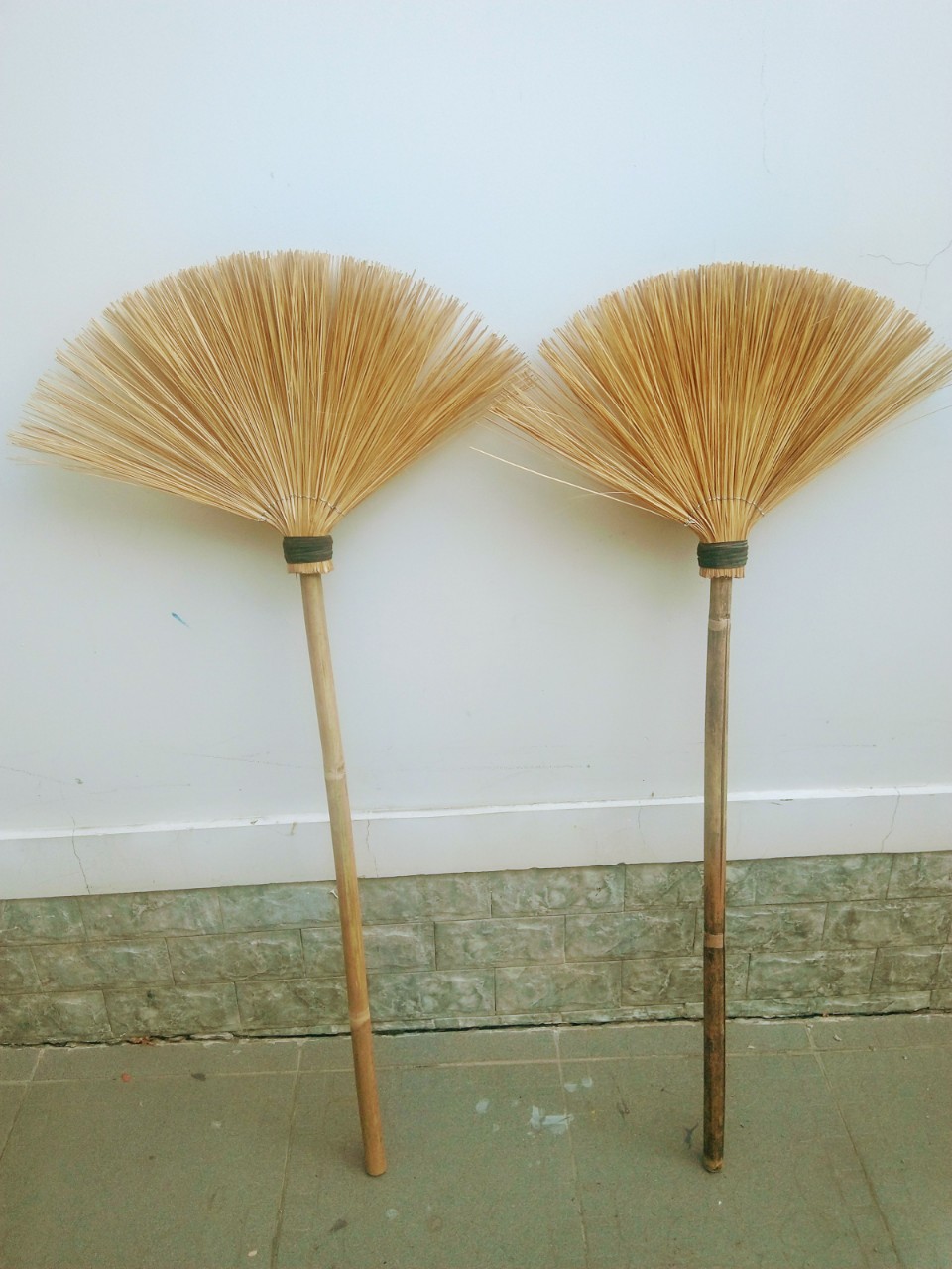 [HCM]chổi quét nhà đa năng quét nước quét sân quét lá, cán dài chống đau lưng chất liệu tre lâu bền