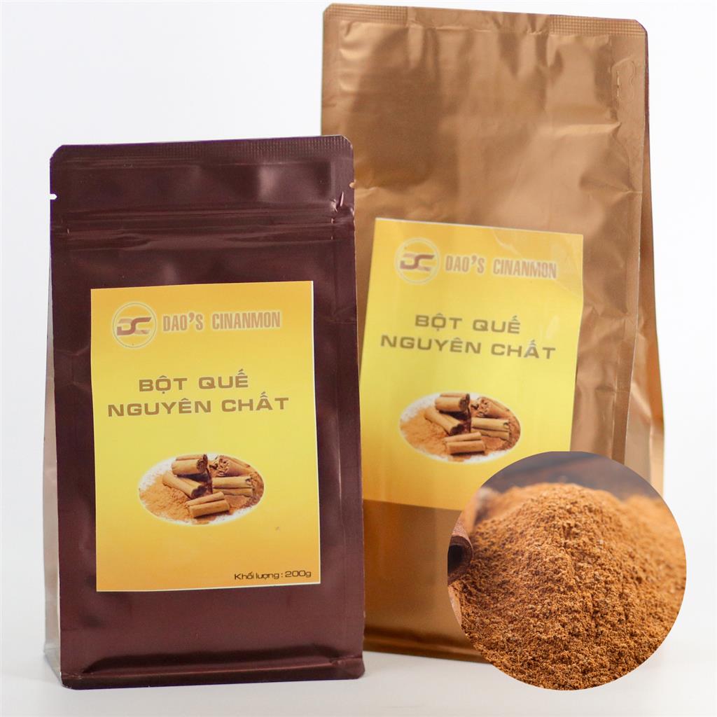 Bột quế Yên Bái túi 500g. Màu vàng cam tự nhiên, cay thơm, nghiền từ vỏ cây quế cạo sạch trên 15 năm tuổi. Dùng để làm trang trí đồ ăn, nấu lẩu làm bánh, làm gia vị nấu ăn, làm mặt nạ