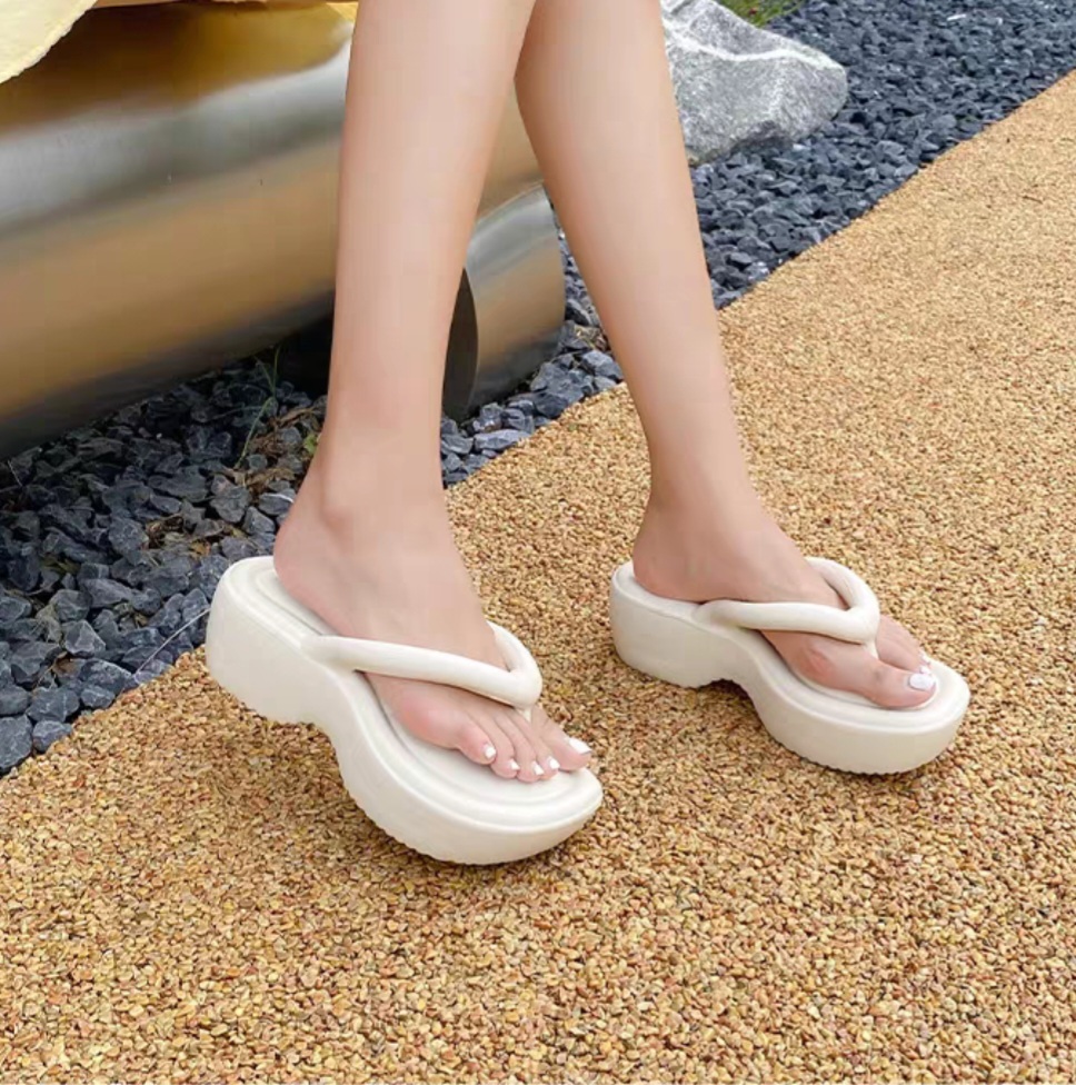 Dép xỏ ngón đế dày mũi vuông