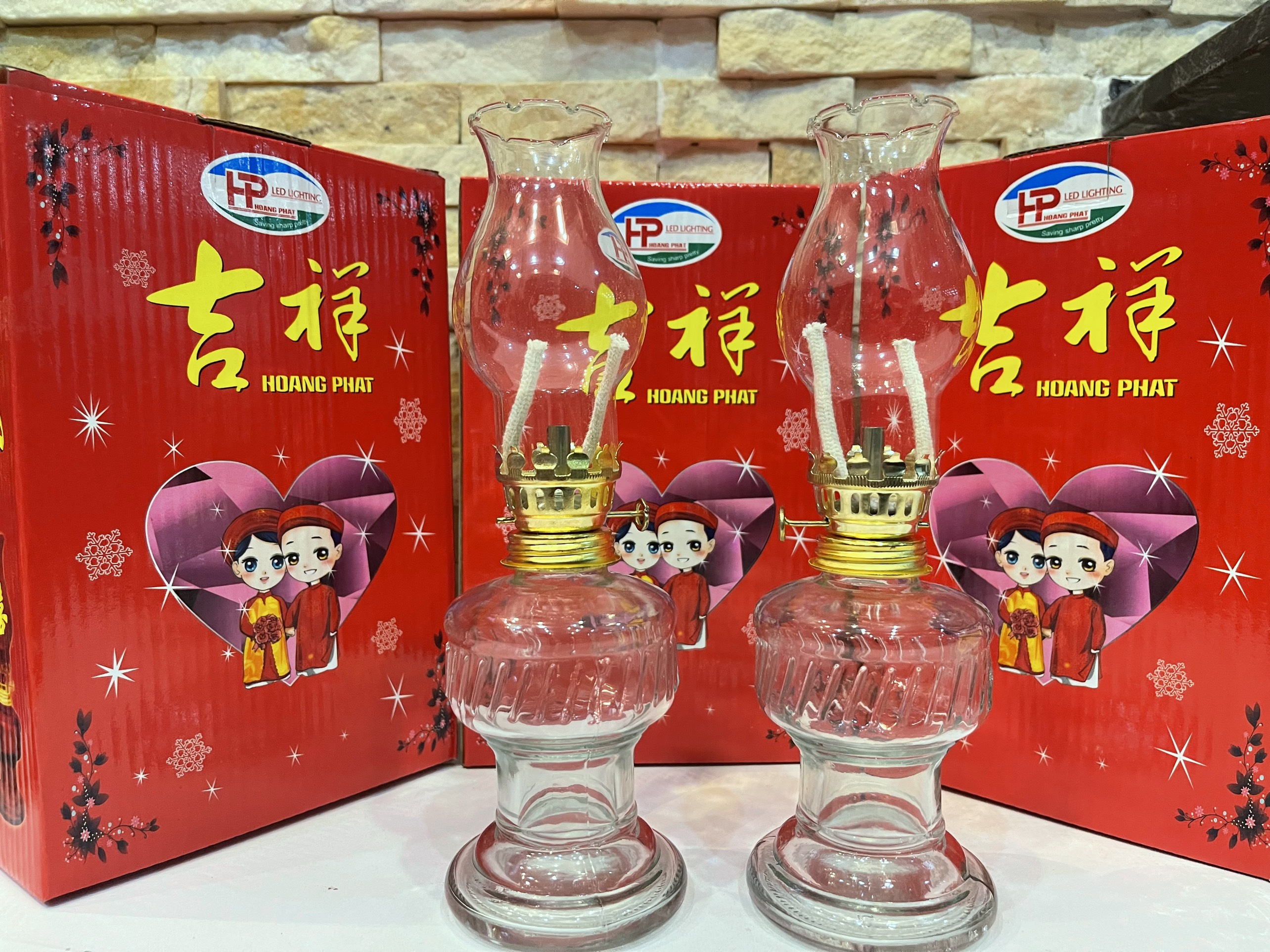 | CỬA HÀNG BỒ ĐỀ TÂM | 1 ĐÔI ĐÈN THỦY TINH ĐỐT DẦU LƯU LY (2 ĐÈN)