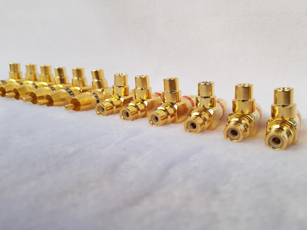 Jack chia tín hiệu từ 1 ra 2 - jack đồng mạ vàng cho chất âm chân thật nhất.