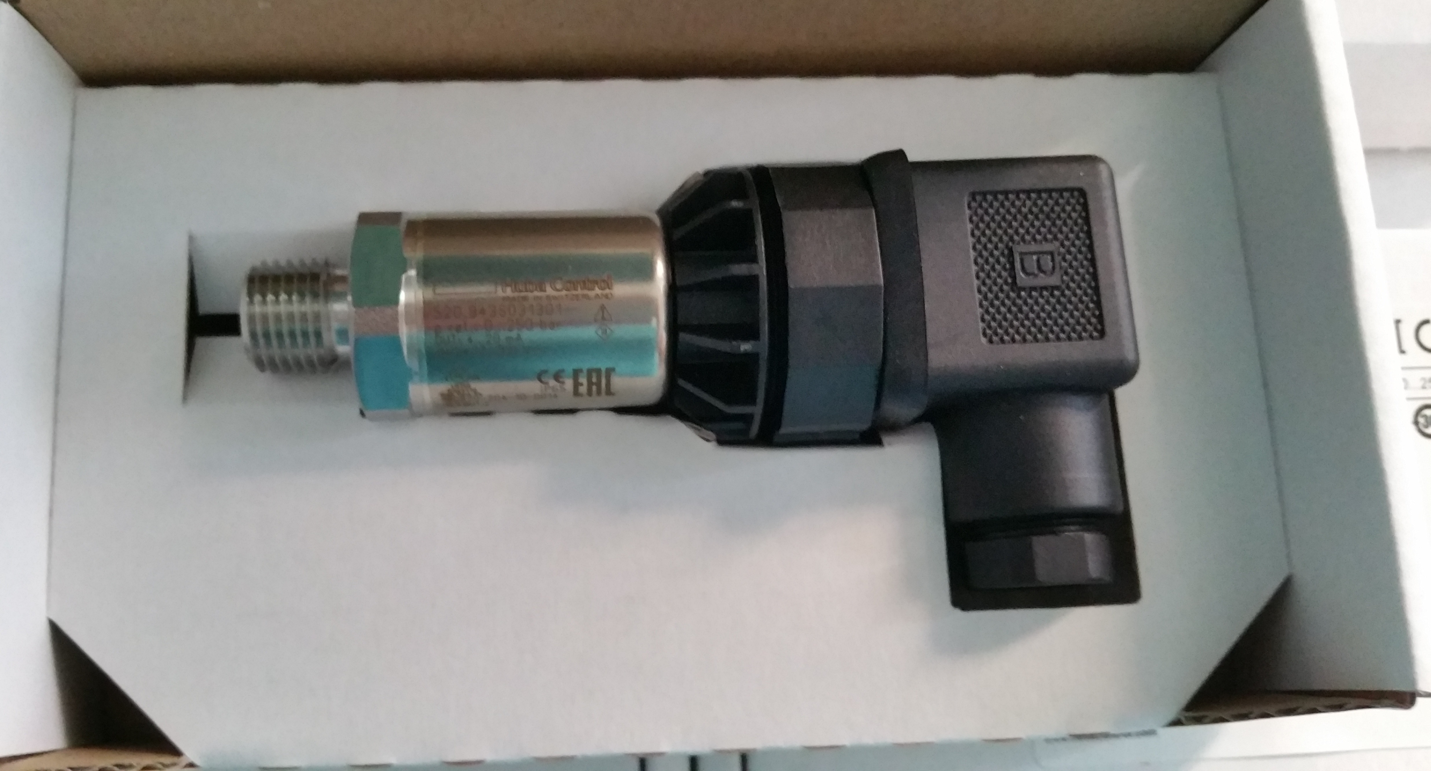 Cảm biến áp suất Huba Control 520.930S031301 0-10bar 4-20mA