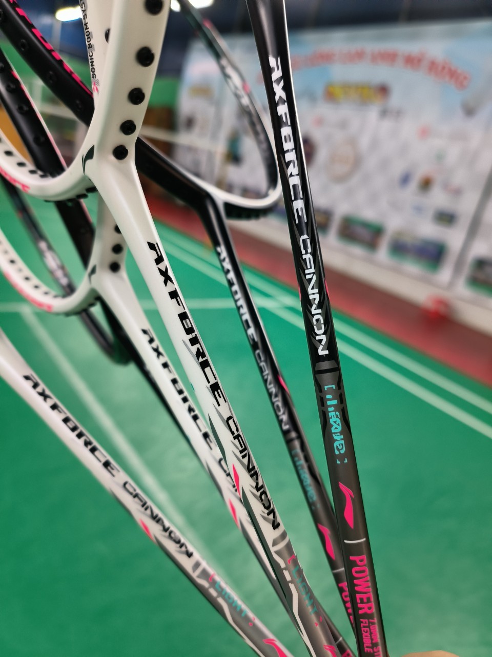 Vợt cầu lông lining axforce cannon trắng/ đen tặng lưới và quấn cán