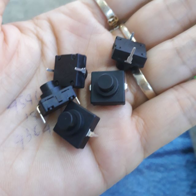 10c công tắc đèn pin 2 chân