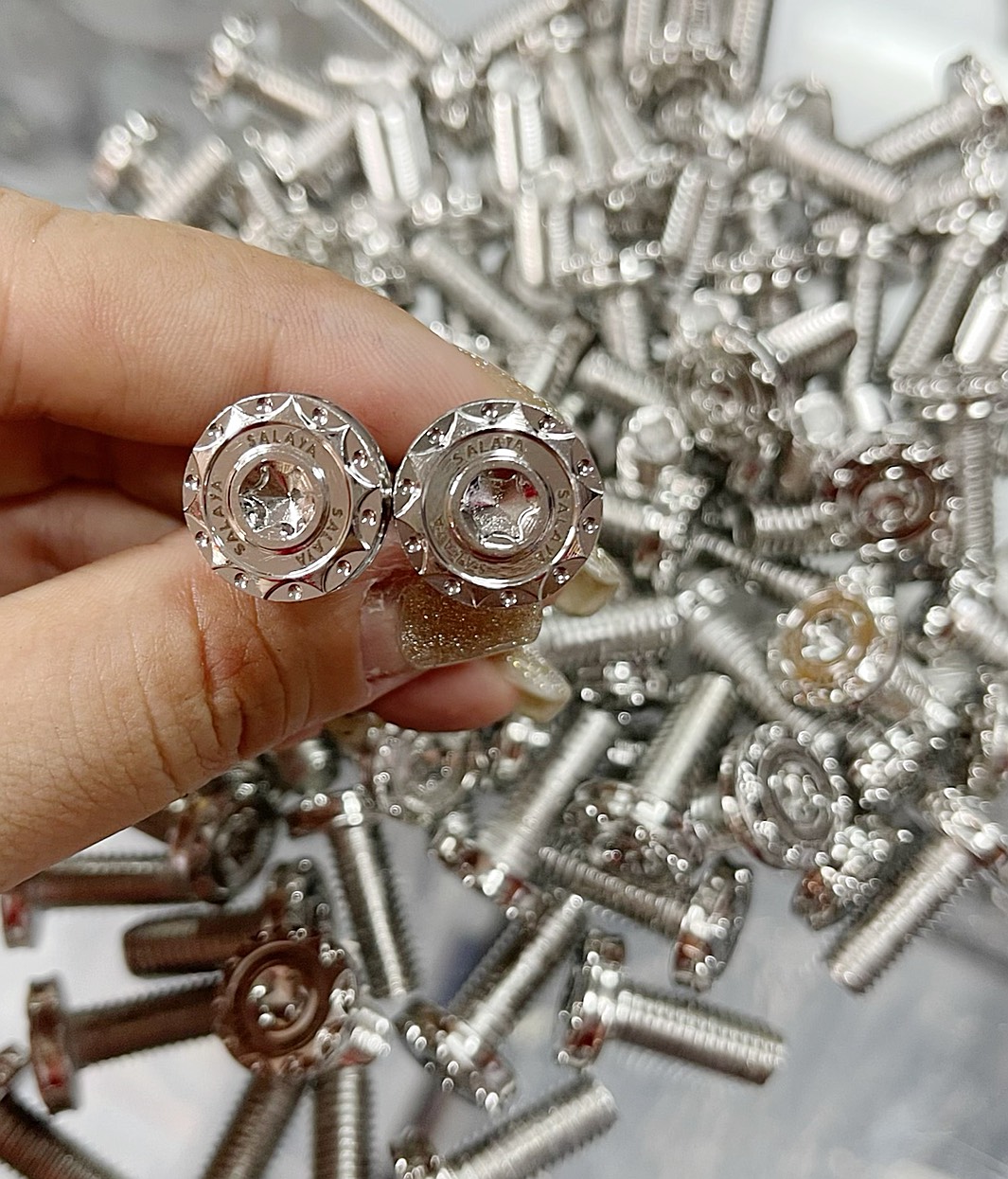 Ốc bông kiểu ( chữ) Salaya inox 6li , 8li sang chảnh