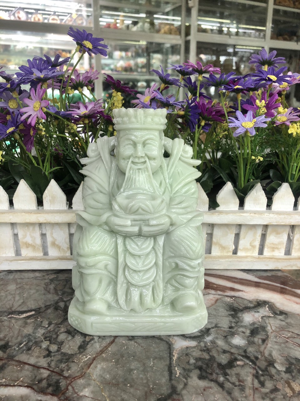 Tượng ông Thần Tài kim tiền, thần phát cầm thỏi vàng kim nguyên bảo phong thủy mang lại may mắn tài lộc đá cẩm thạch trắng xanh đặt bàn thờ thần tài - Cao 15 cm