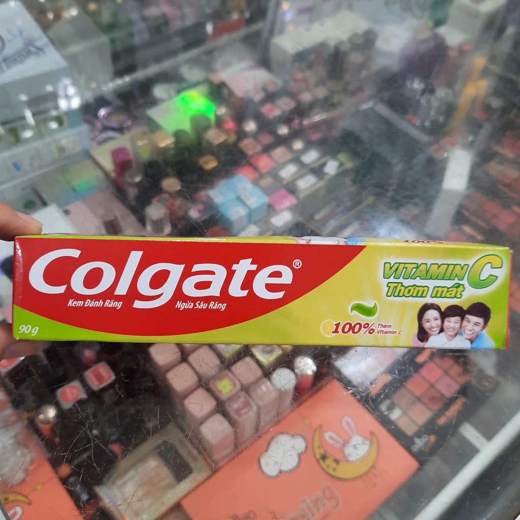 Kem đánh ngừa sâu răng Colgate Vitamin C thơm mát 90g