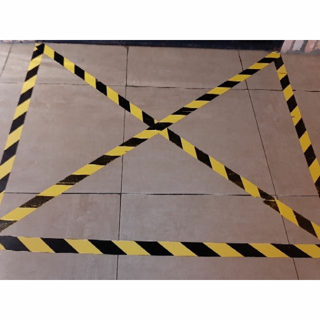 BĂNG KEO DÁN NỀN PHÂN CHIA KHU VỰC, BĂNG KEO CẢNH BÁO - VÀNG ĐEN 5F X 33M - BAO BÌ KHẢ ANH