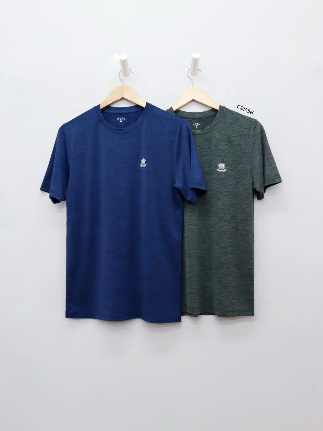 C2536 - Áo thun Duke, logo trước, phối sọc nhuyễn