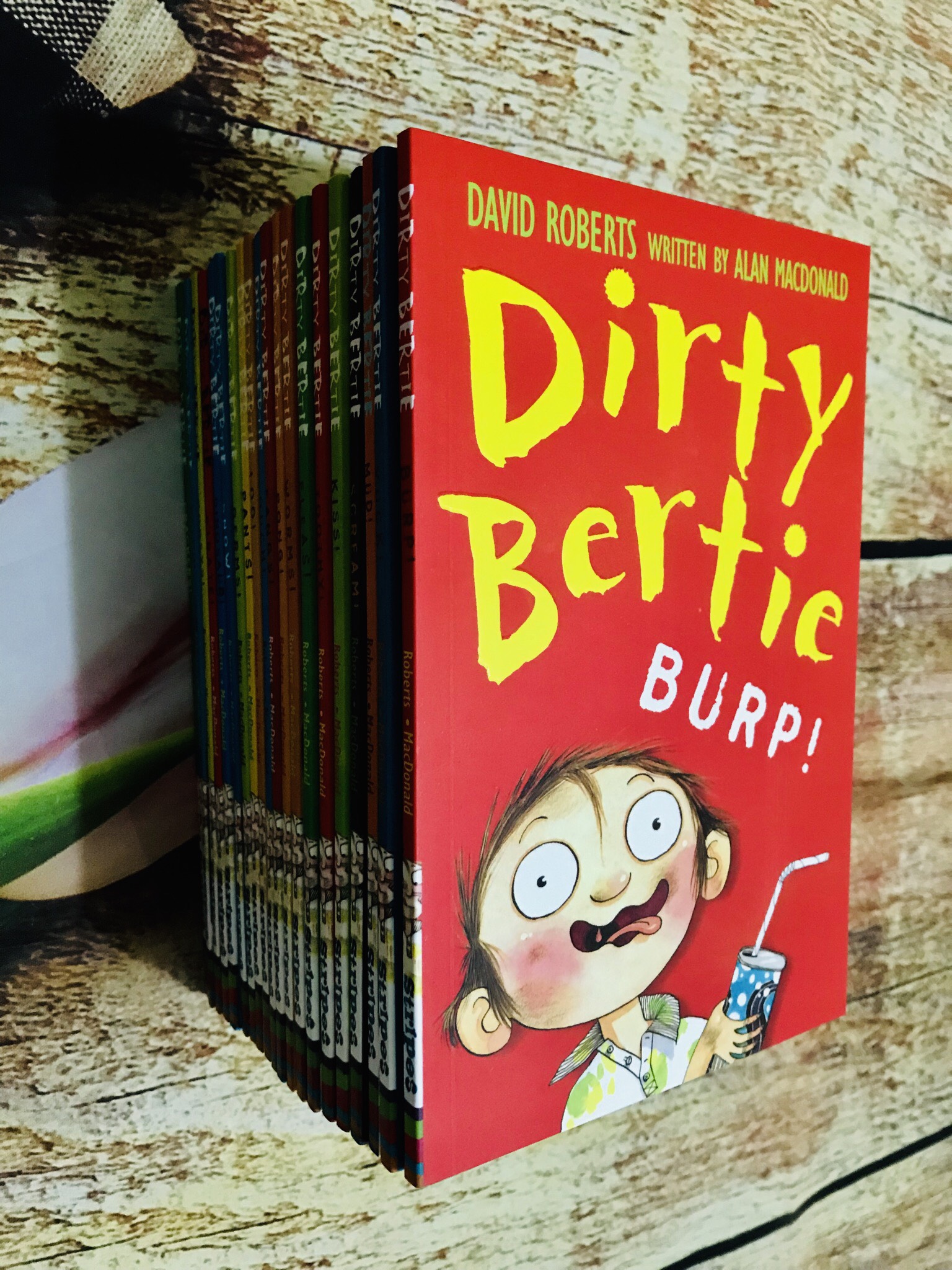 Dirty Bertie - bộ truyện 20 quyển