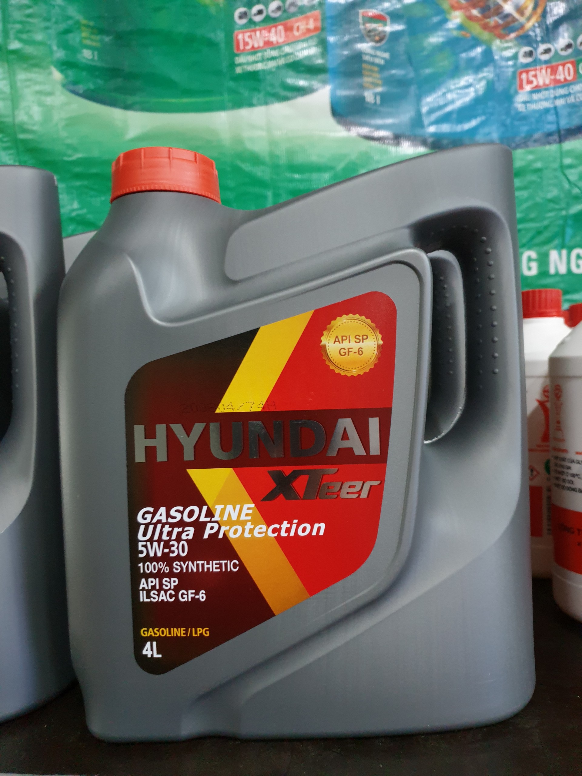 Dầu nhớt Huyndai Xteer, nhập khẩu 100% từ Hàn Quốc, sản xuất và đóng gói bởi tập đoàn Huyndai