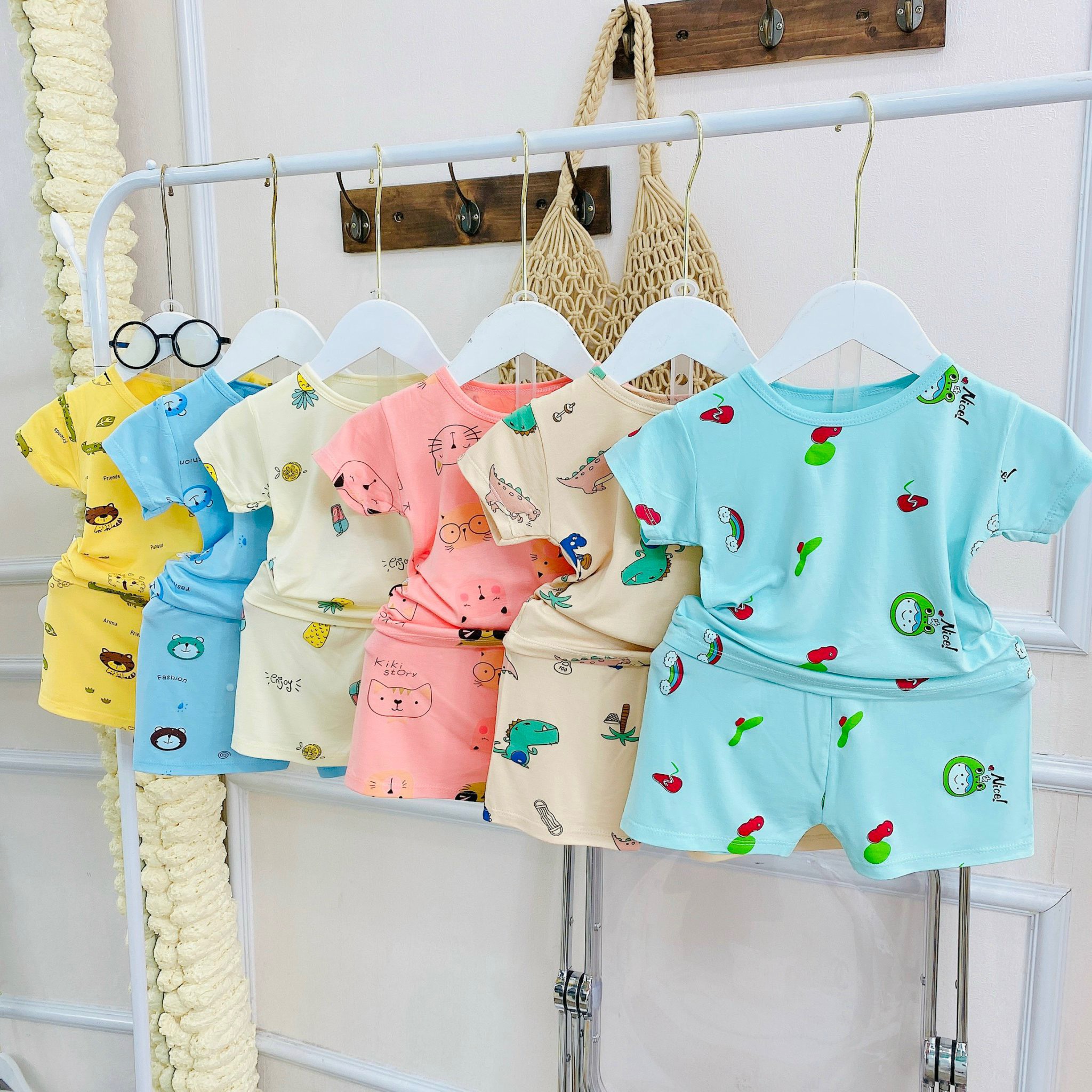 Bộ cộc tay chất thun lạnh in hình tràn thân siêu mềm mịn thoáng mát cho bé từ 5 – 16kg