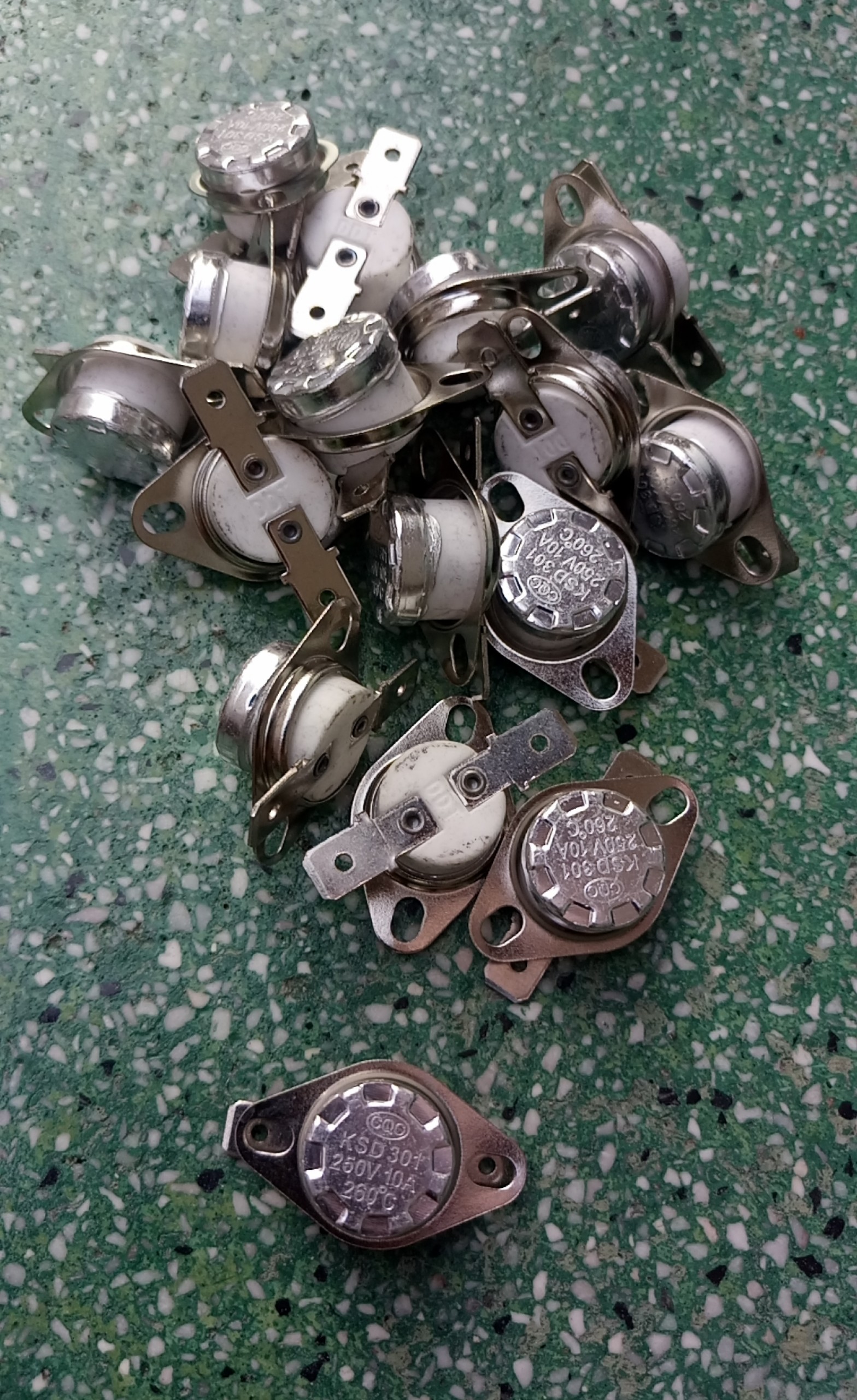 SÒ NHIỆT 260 độ C - Linh kiện máy phun khói SÒ NHIỆT 260 ĐỘ 10A- Sò nhiêt - Relay nhiệt