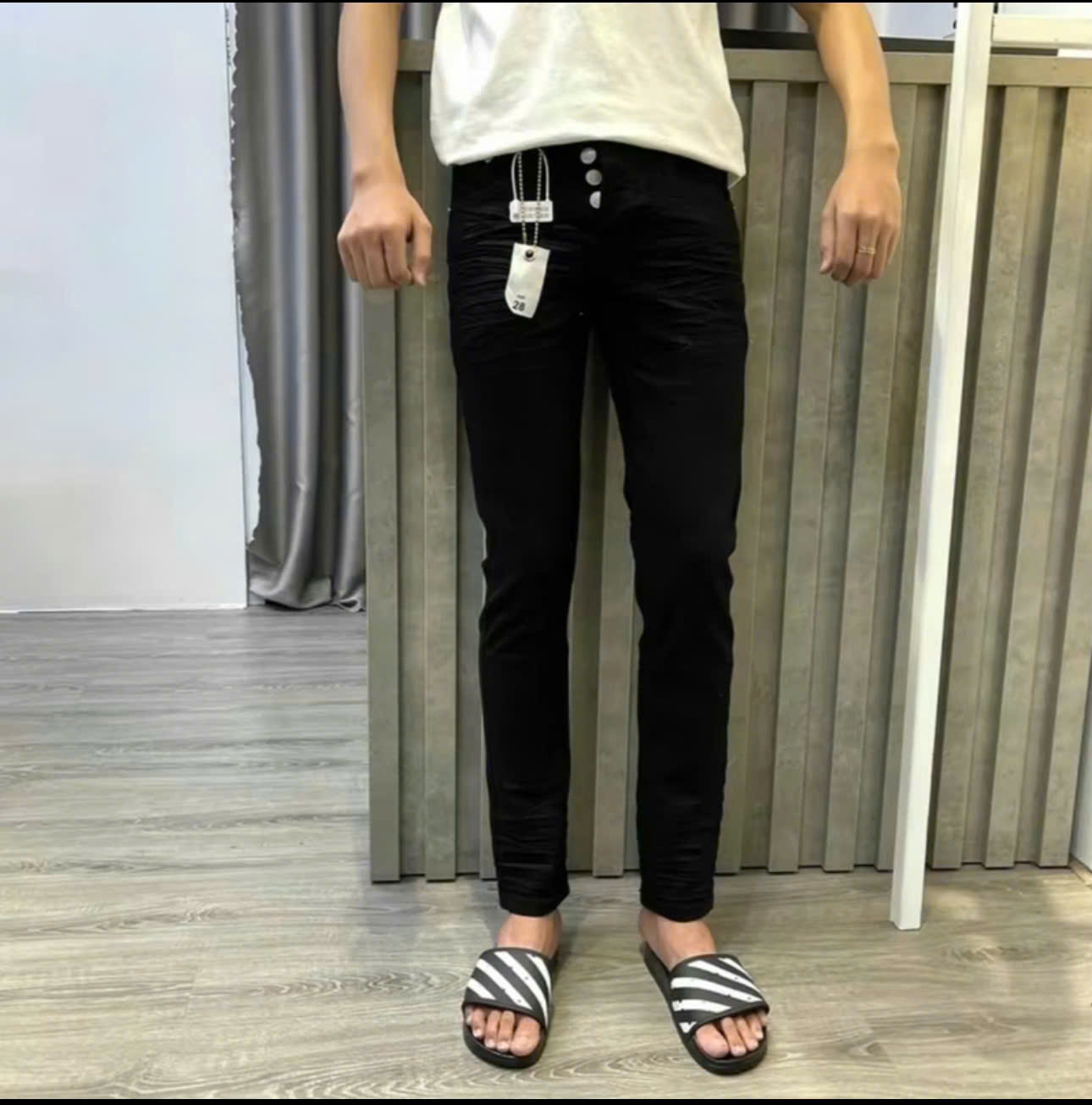  Quần jean pơ pồ đen trơn không rách dập nhăn ép ly tag lụa trước sau bảng 4 cúc hottrens-MENSWEAR 