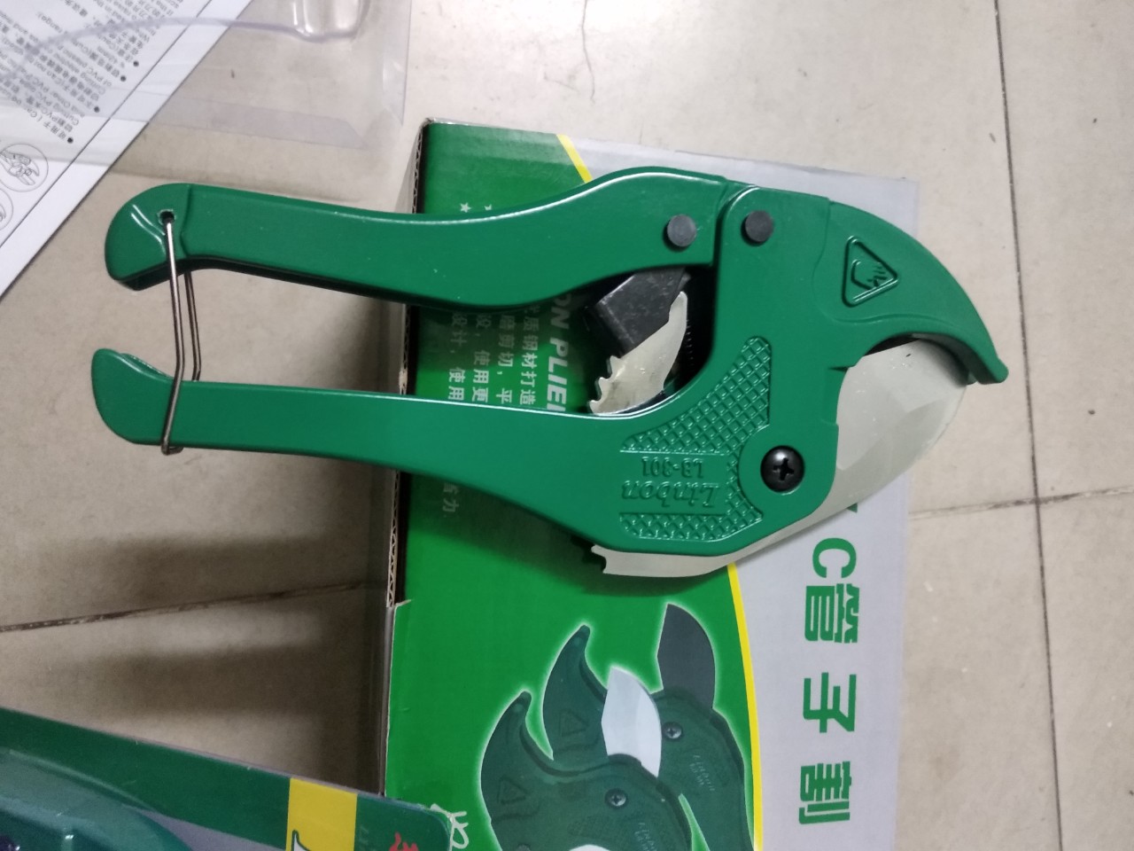 Kéo cắt ống nước linbon có đường kính tối đa 42mm