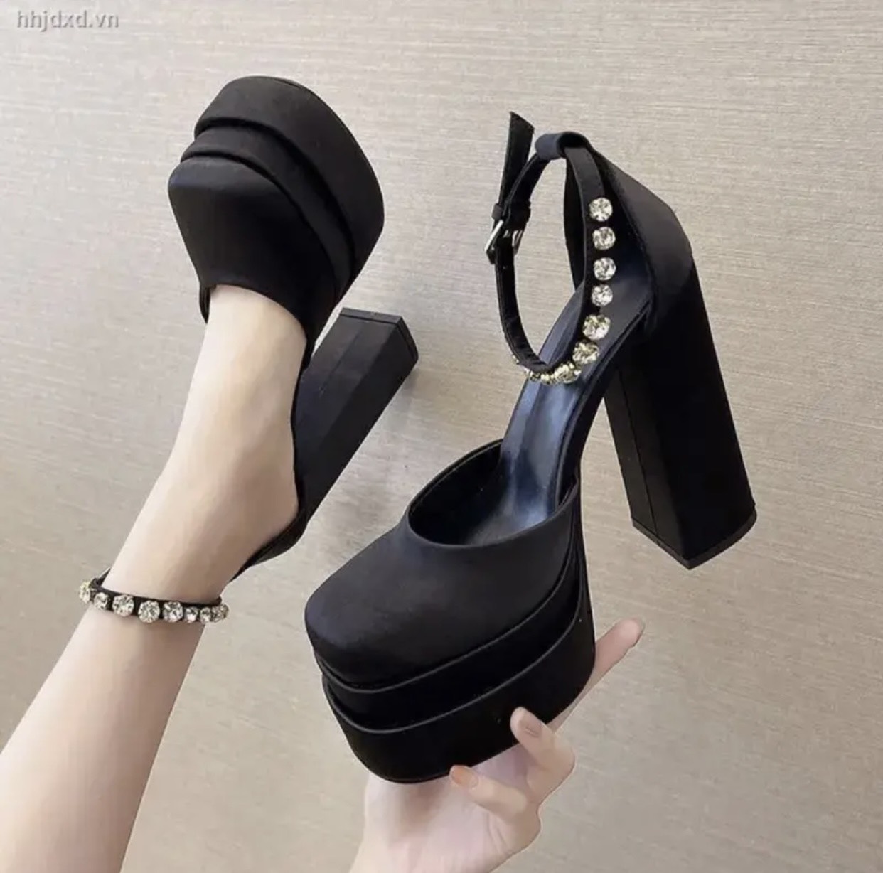 Giày cao gót bít mũi cao 15cm - đặt lùi 1 size