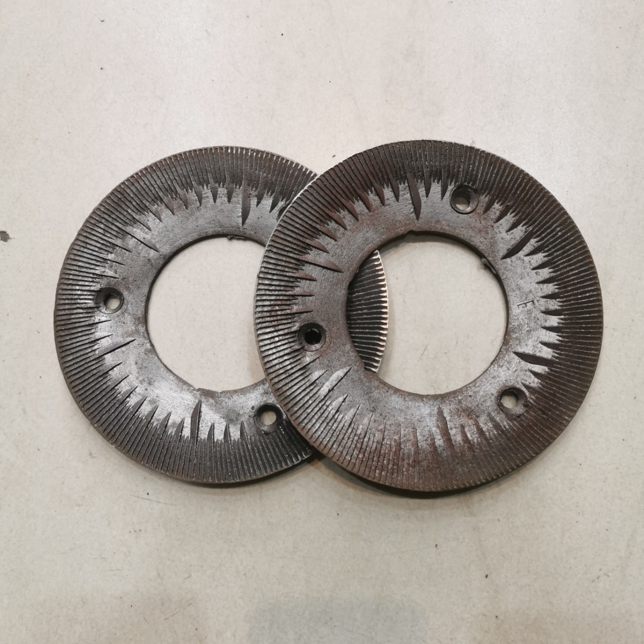 Cặp 2 Chiếc Đá Gang Dùng Cho Máy Xay Nghiền Bột Khô