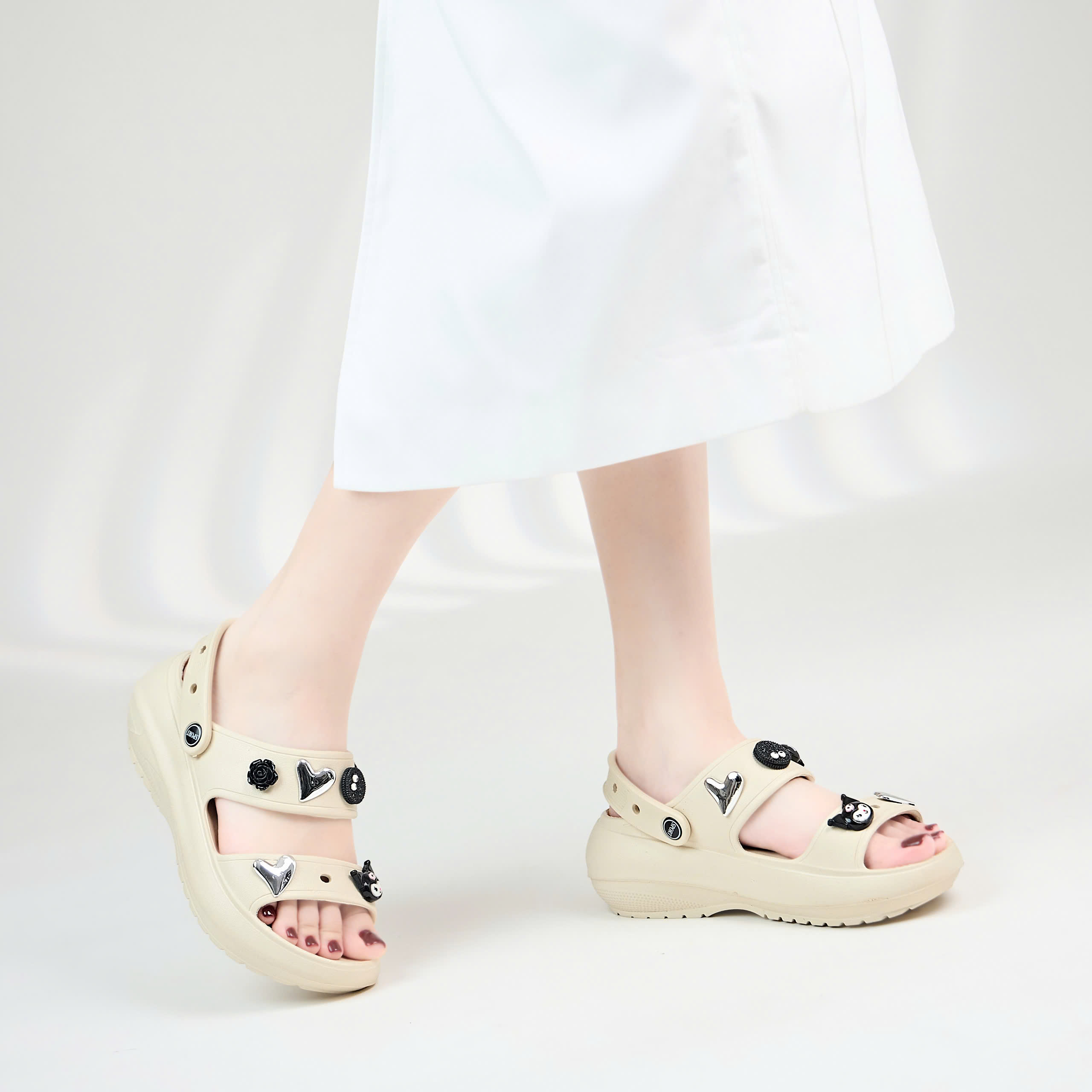 Dép nữ MWC 8468 - Dép 2 Quai Ngang Cao Su Đúc Đế Cao Hack Dáng Gắn Sticker Siêu Cute