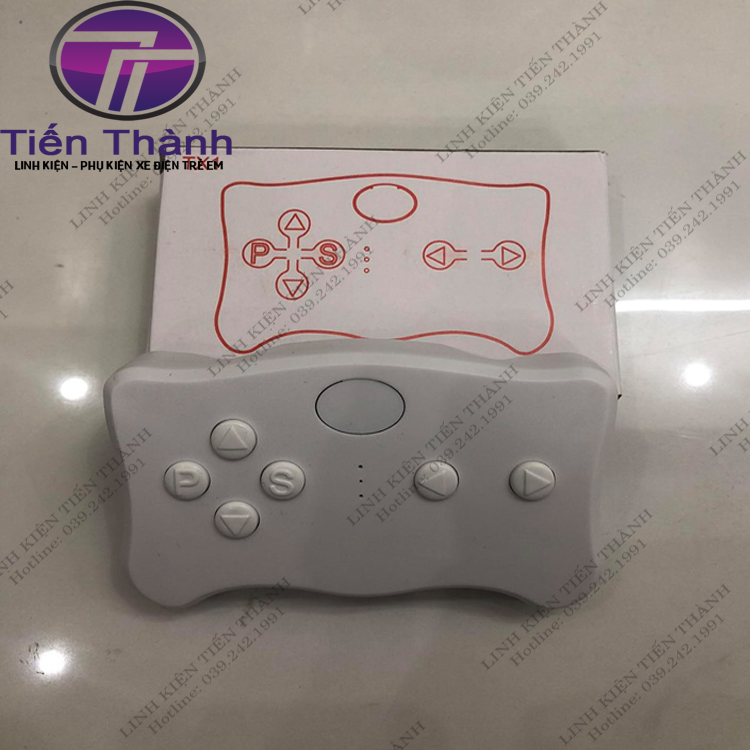 Điều khiển ô tô điện trẻ em weelye màu trắng