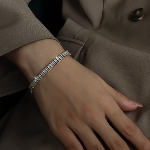 Lắc tay nữ đính đá zircon sang trọng titan ko han rỉ tt 3719