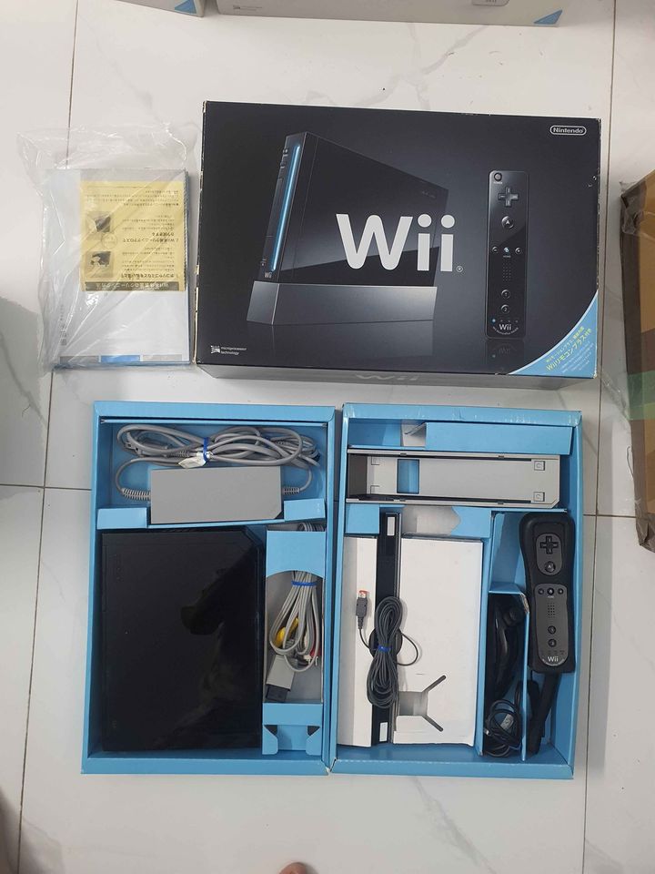Bộ Wii fullbox like new màu đen, 2 tay motion plus chơi tất cả game thể thao vận động