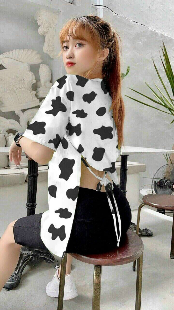 Áo form rộng hở lưng hoa văn bò sữa