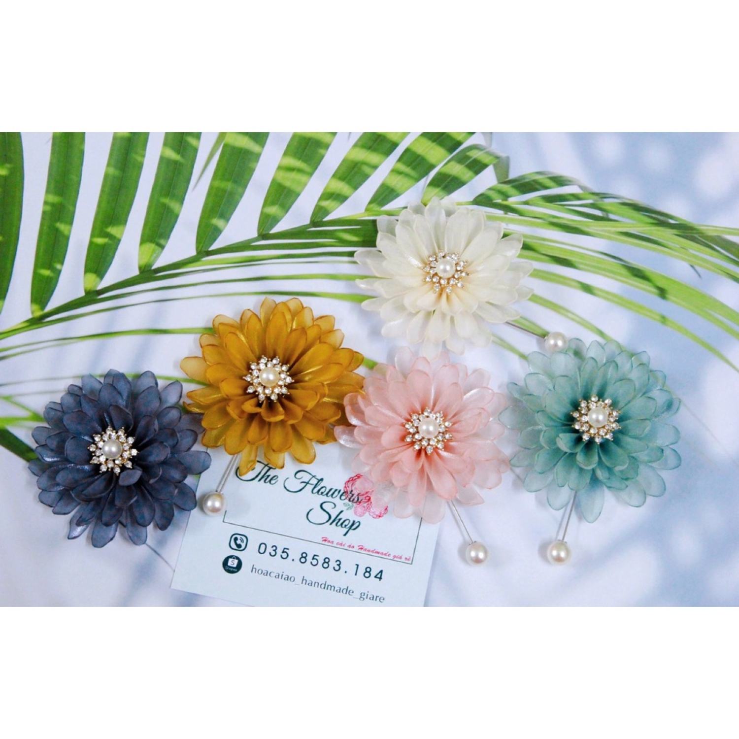 Hoa cài áo nam nữ- trâm cài áo handmade hoa nhiều tầng cánh tơ óng nhụy pha lê chùm