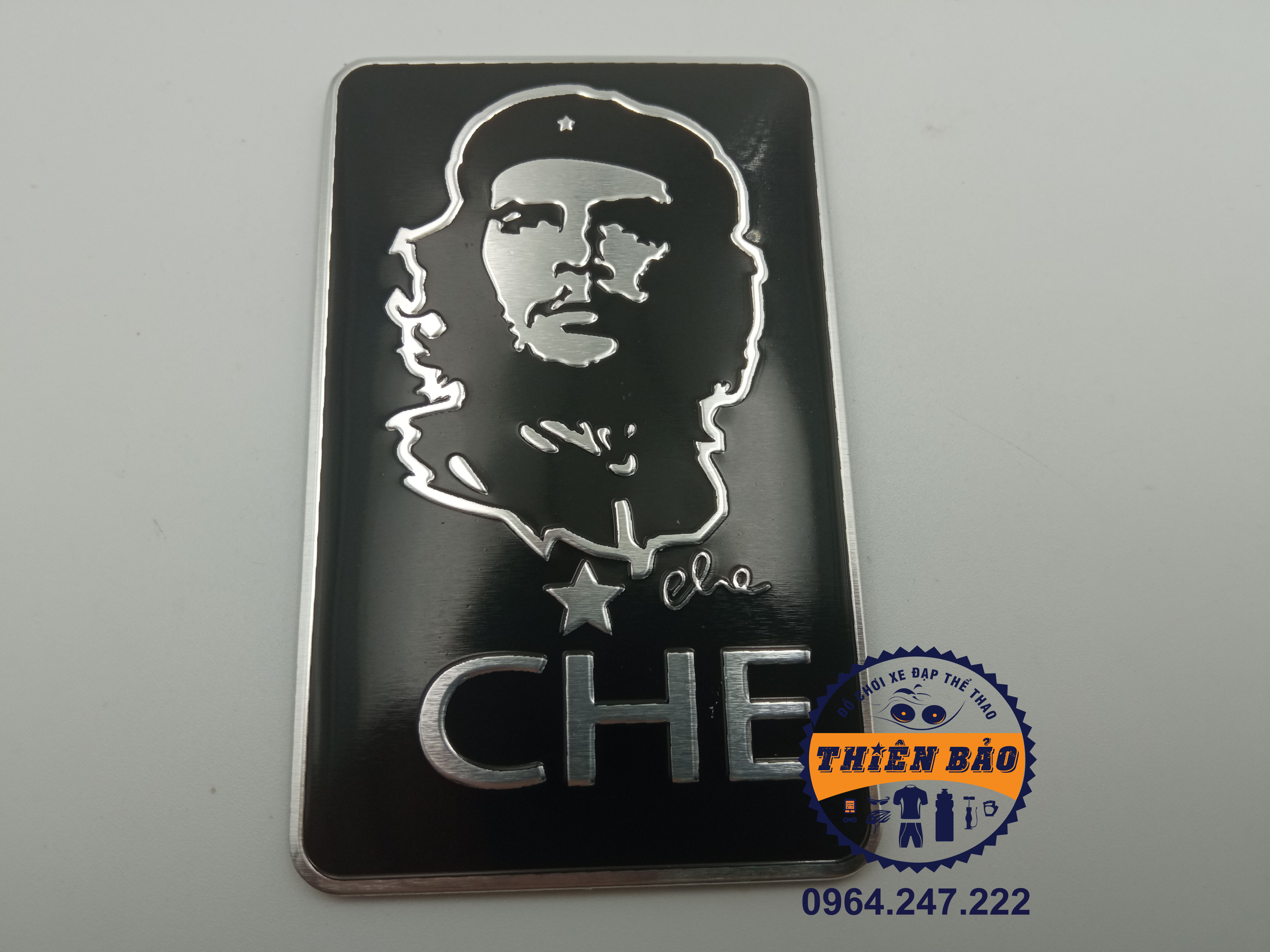 Decal nhôm dán xe, sticker dán xe máy CHE Guevara, Tem nhôm CHE chữ bạc nền đen #168