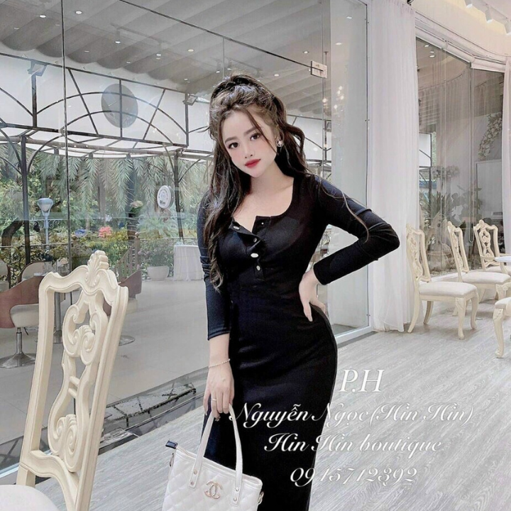 Đầm body thun gân tay dài cổ tròn cài nút