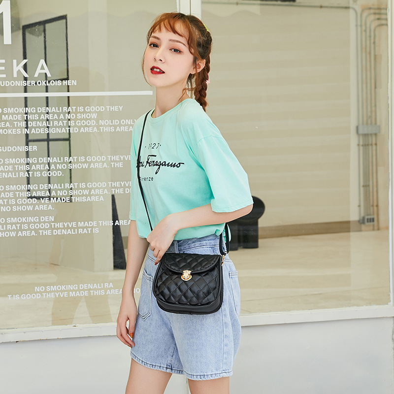 Túi đeo vai chéo nữ phong cách Hàn Quốc